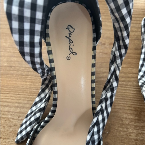 Black and white checkered sandals. Tie with a bow around the ankle. - Picture 4 of 4
